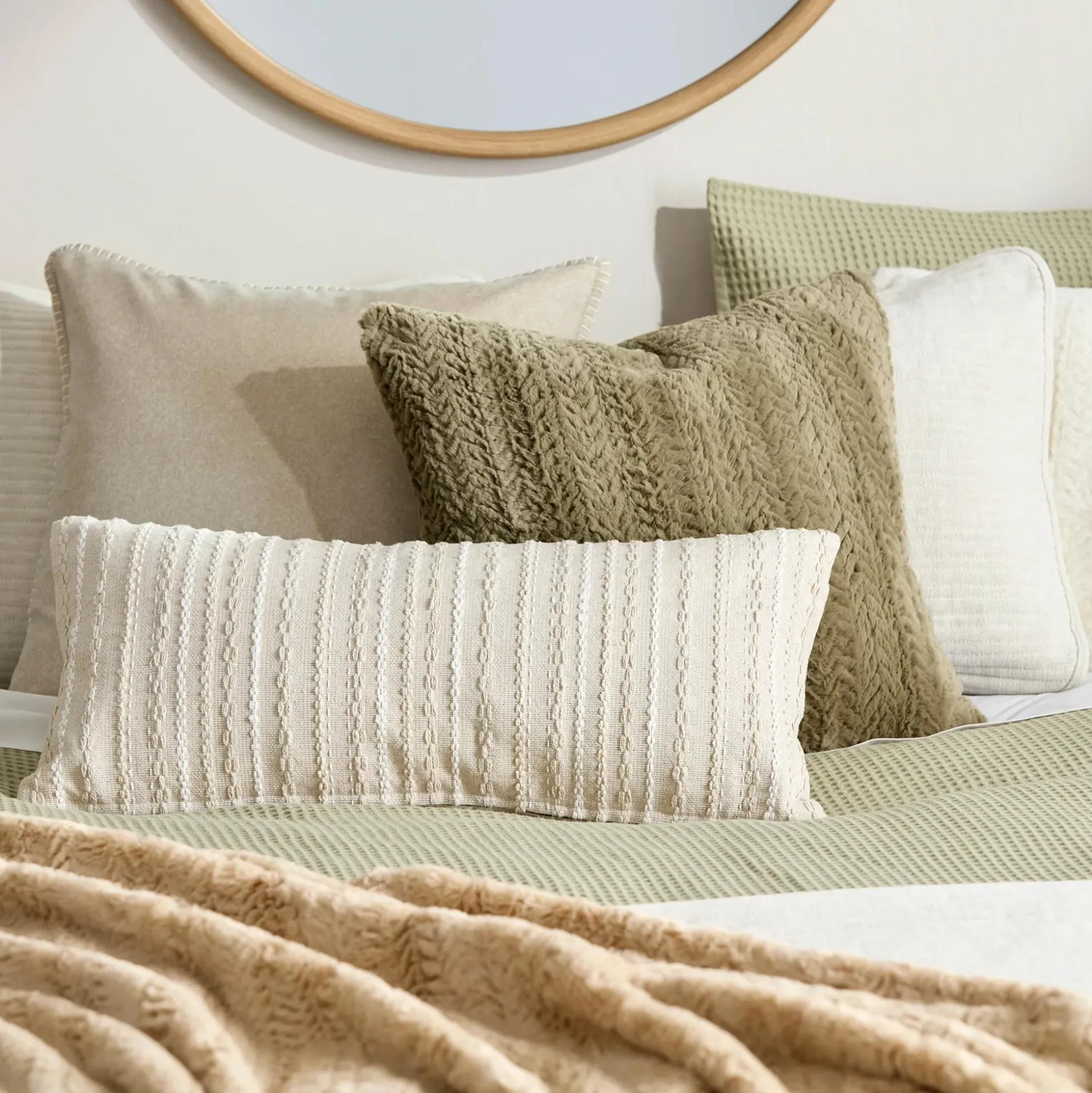 Brown Set of 2 Ellyn Decorative Pillow
